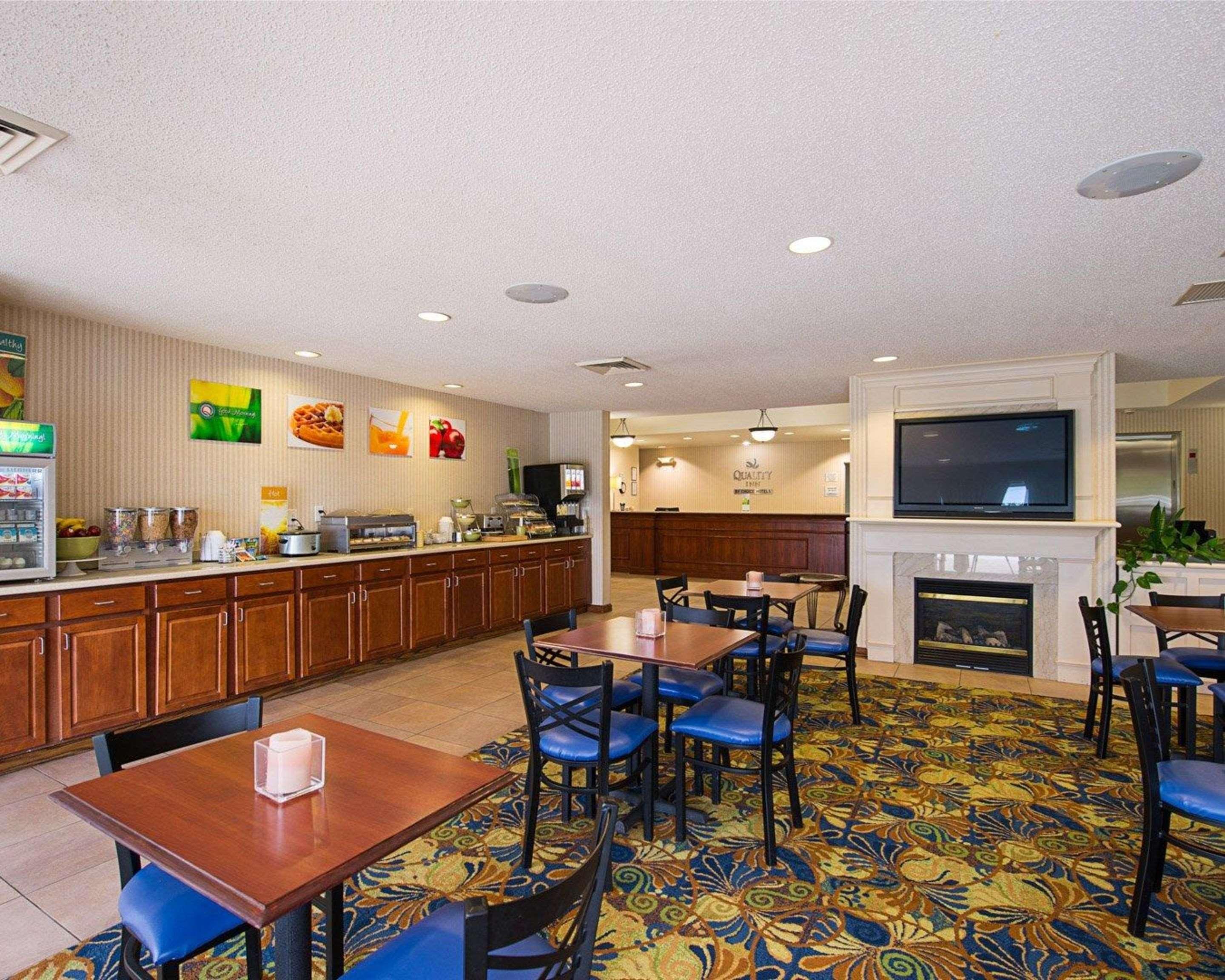 Quality Inn Spring Mills - Martinsburg North Buitenkant foto